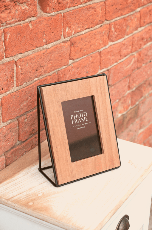 Wooden & Wire Photo Frame - Rustic Classic Design 4x6 Inch Wooden Photo Holder
