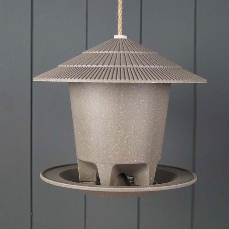 Earthy Deluxe Round Straw Bird Feeder - Sustainable & Vegan Friendly