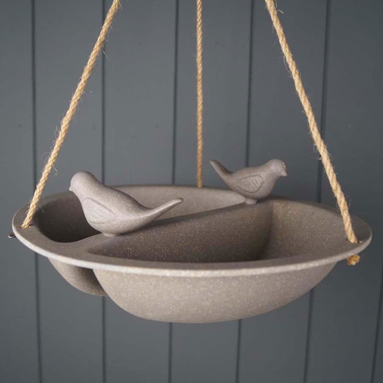 Earthy Straw Hanging Bird Bath & Feeder - Sustainable, Vegan Friendly Garden Decoration