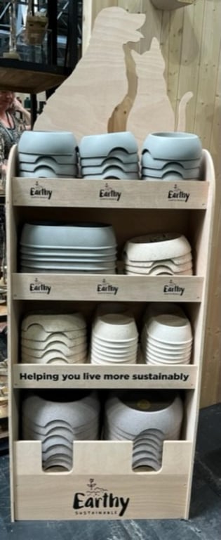 Earthy Pet Care Stand - Sustainable Bamboo and Natural Waste Bed