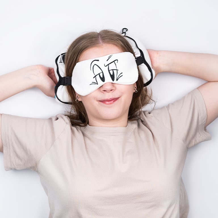 Relaxeazzz Travel Pillow & Eye Mask - Licensed Dog Mat Alternatively: 1. Relaxeazzz Asterix Idefix Travel Pillow Set 2. Relaxeazzz Dogmatix Licensed Travel Accessory Kit 3.