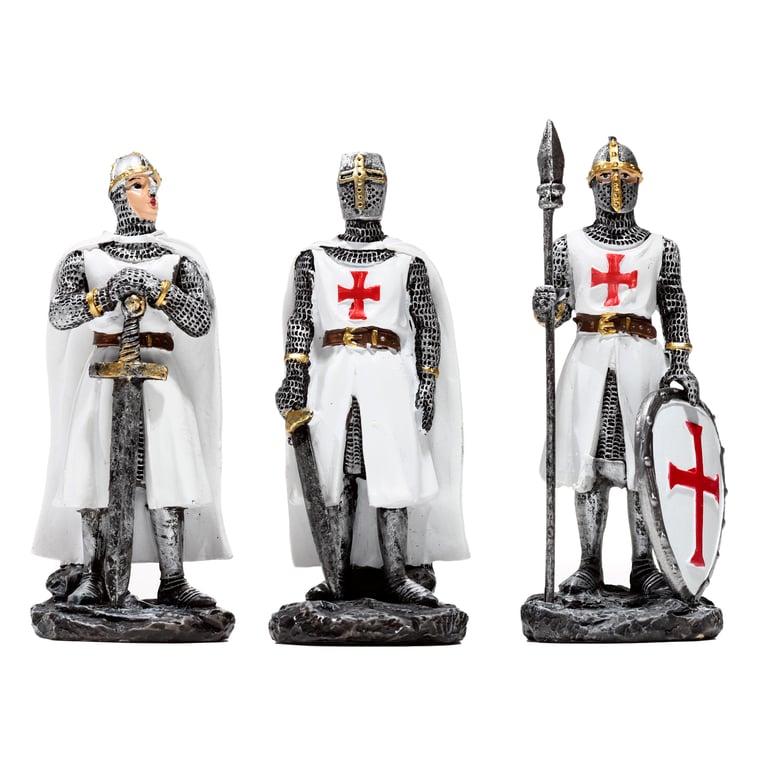 Resin Crusader Knight Defender Ornament - Fantasy Home Decoration Statue