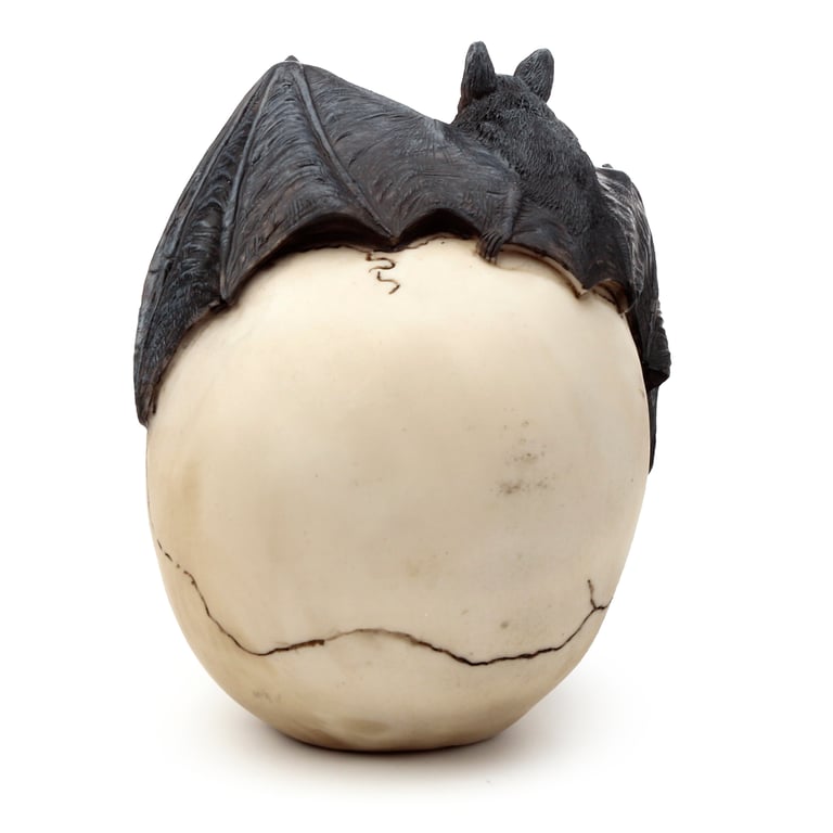 Resin Gothic Skull Decoration with Bat Head Home Decor for Halloween Season