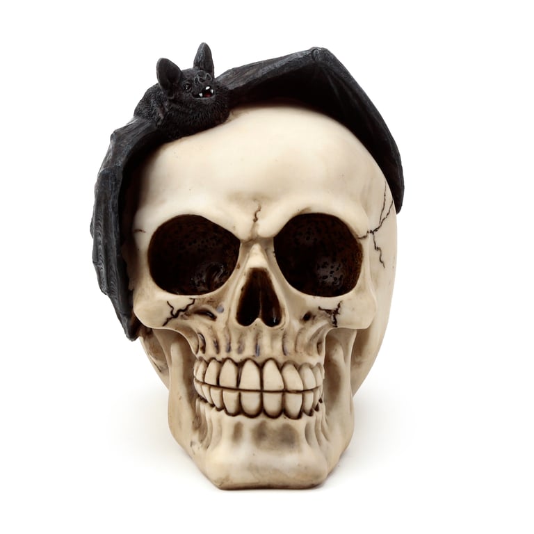 Resin Gothic Skull Decoration with Bat Head Home Decor for Halloween Season