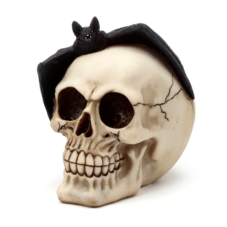 Resin Gothic Skull Decoration with Bat Head Home Decor for Halloween Season
