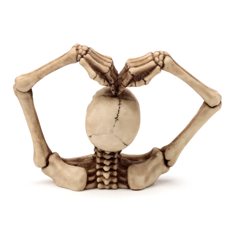 Gothic Resin Skull Decoration with Skeleton Arms and Heart Design