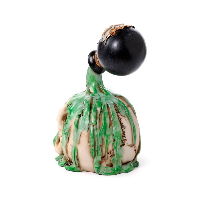 Resin Screaming Skull Ornament with Green Potion - Halloween Home Decor