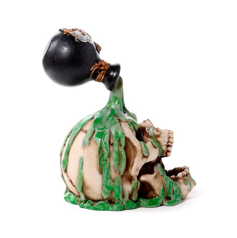 Resin Screaming Skull Ornament with Green Potion - Halloween Home Decor