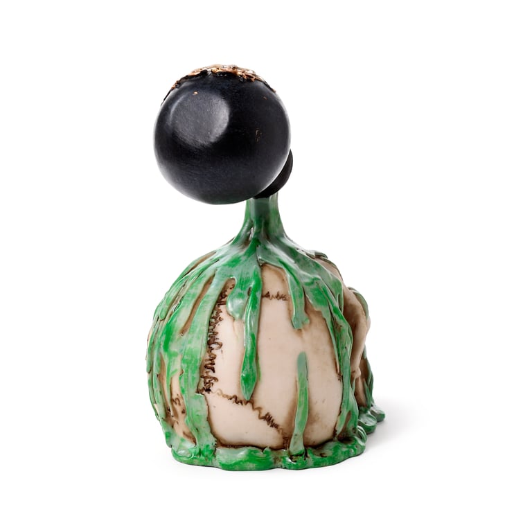 Resin Screaming Skull Ornament with Green Potion - Halloween Home Decor