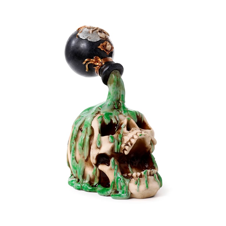 Resin Screaming Skull Ornament with Green Potion - Halloween Home Decor