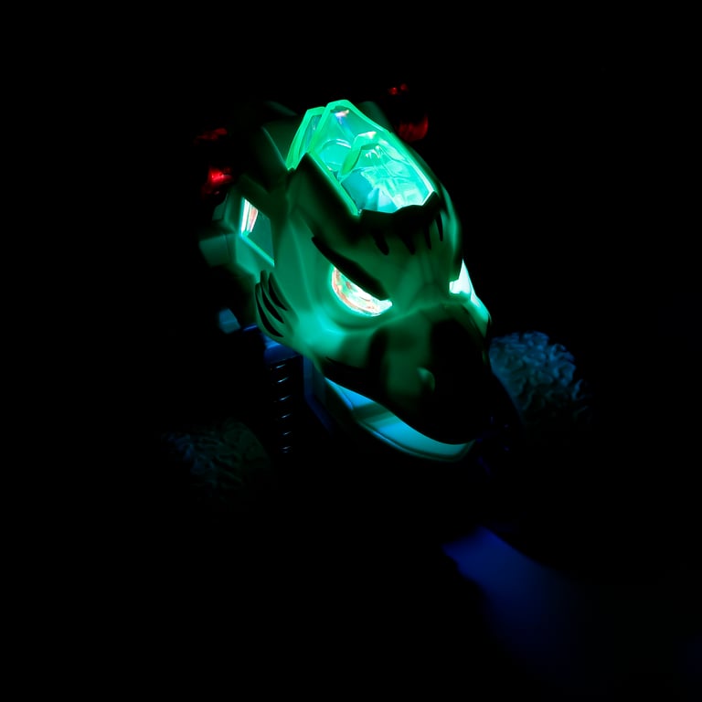 LED Eagle Head Kids Action Stunt Toy - CE Marked and Batteries Included
