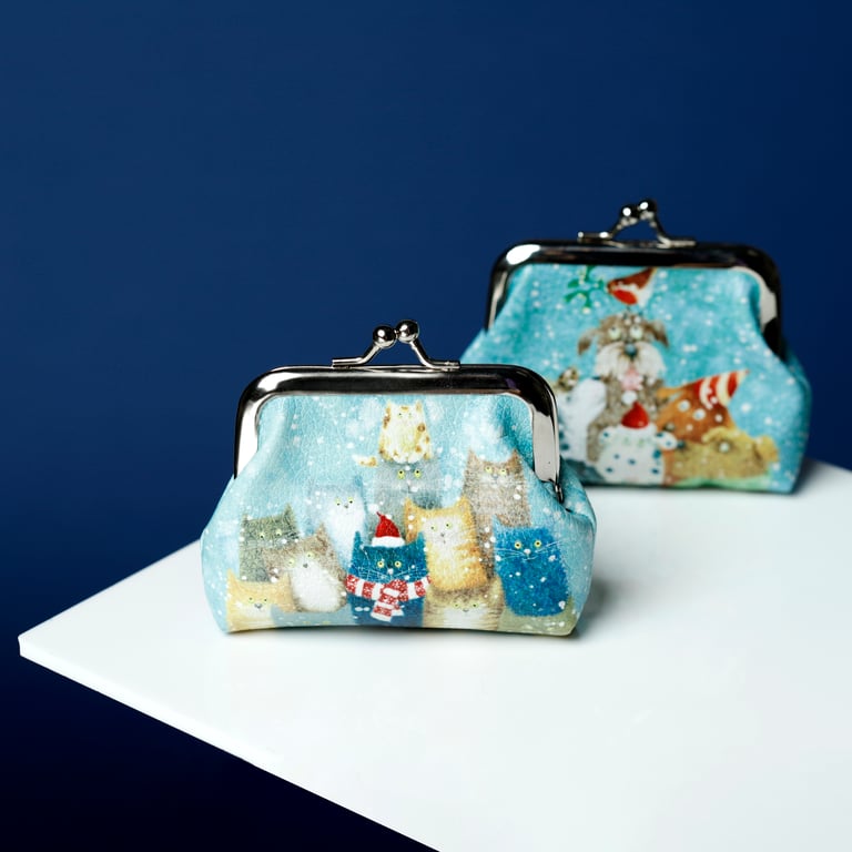 Jan Pashley Licensed Christmas Cats and Dogs Polyurethane Purse with Metal Hardware