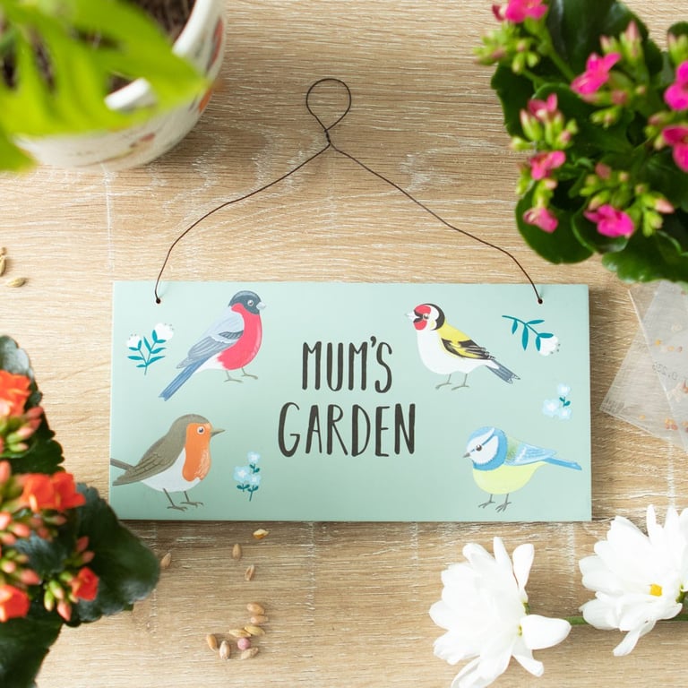 Mum s Garden British Garden Birds Sign - Adorable Outdoor Decor Gift for Mum s Special Day