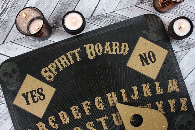 Gothic Skull Print Spirit Board - Ouija Board with Instructions for Home Occult Tools