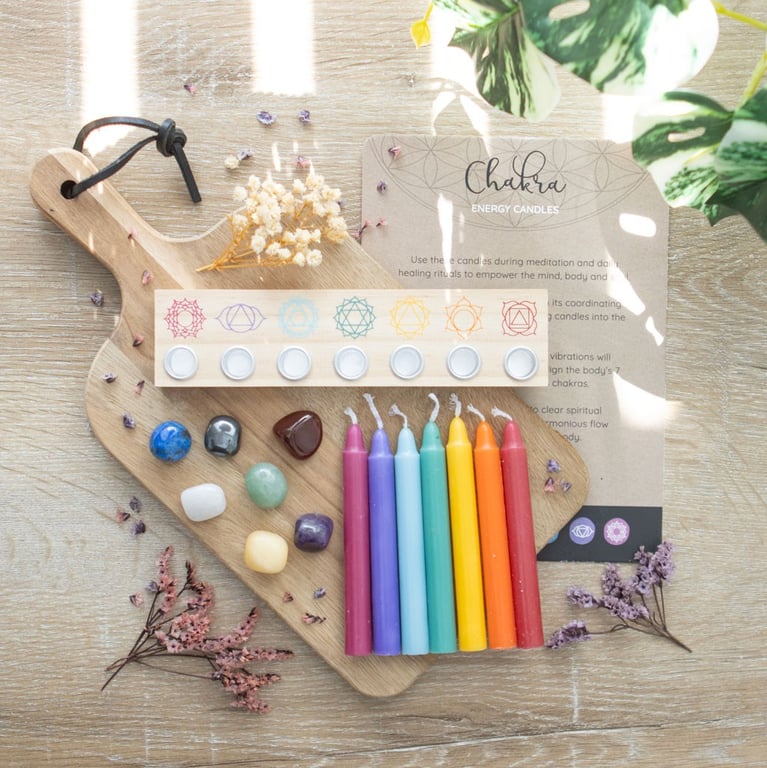 Chakra Energy Candle and Crystal Gift Set - 7 Chakra Candles, Gemstones for Meditation and Balance