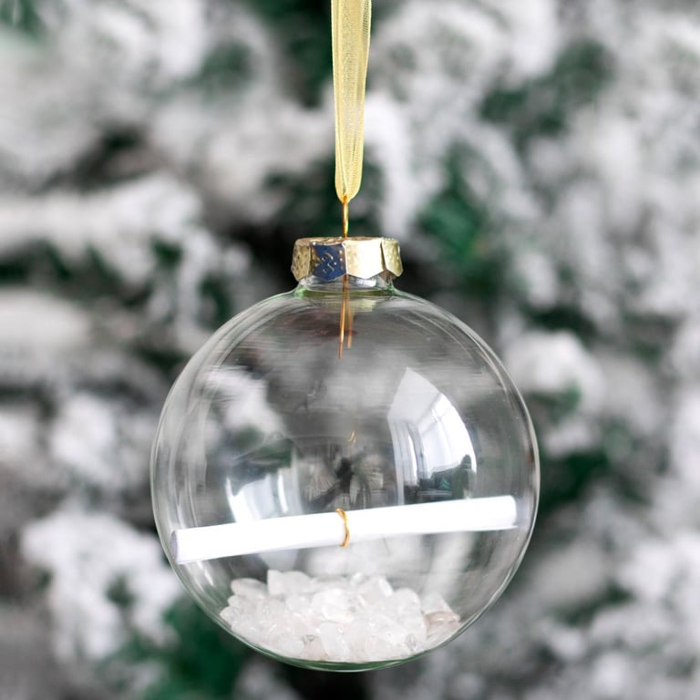 Clear Quartz Manifestation Christmas Bauble Kit - Amplify Positive Energy with Clear Quartz Crystals and Personalized Ornament