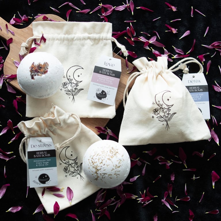 Clary Sage Detoxifying Bath Bomb with Lavender and Himalayan Salt for Relaxation and Deep Hydration