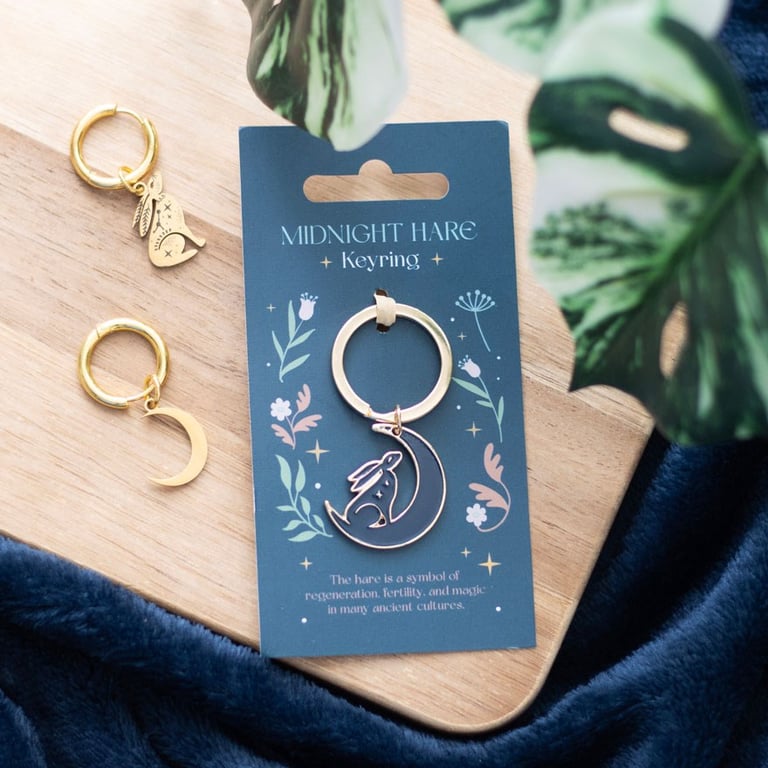 Elegant Moon Gazing Hare Keyring - Distinguish Belongings with Style