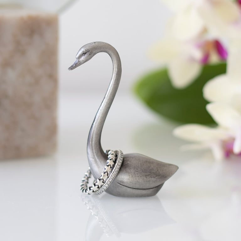 Metal Swan Ring Holder - Elegant Iron Ring Storage for Vanity or Dressing Table
