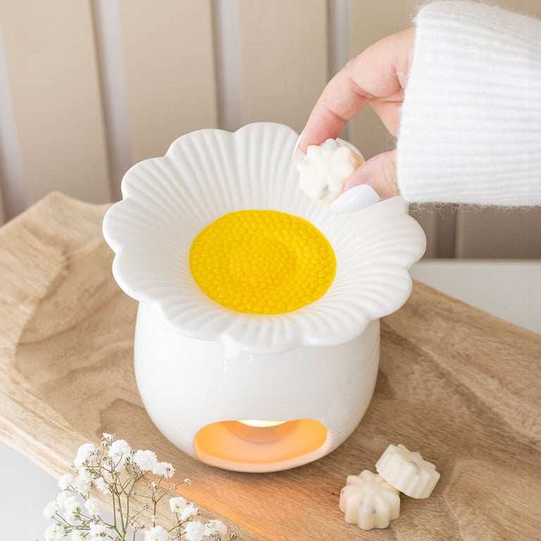 Daisy Shaped Oil Burner - Fragrance Oil and Wax Melt Warmer for Springtime Decor