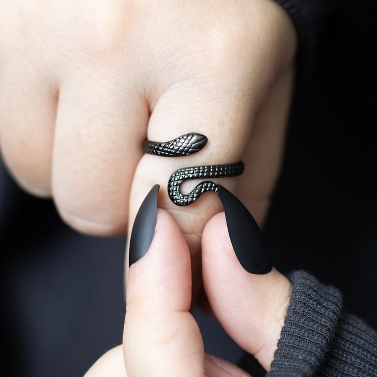 Stainless Steel Adjustable Snake Ring - Elegant Black Design Gift Ring