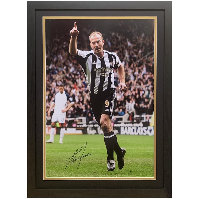 Newcastle United FC Alan Shearer Signed Framed Photographic Print with Certificate of Authenticity