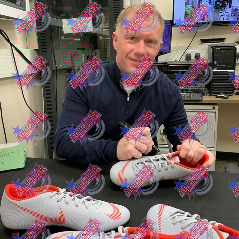 Manchester United FC Scholes Signed Nike Boot - Framed with Certificate of Authenticity