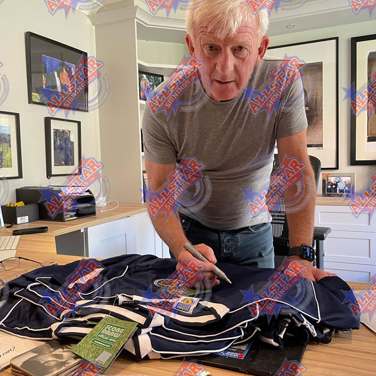 Gordon Strachan Signed 1986 Scotland Replica Football Shirt
