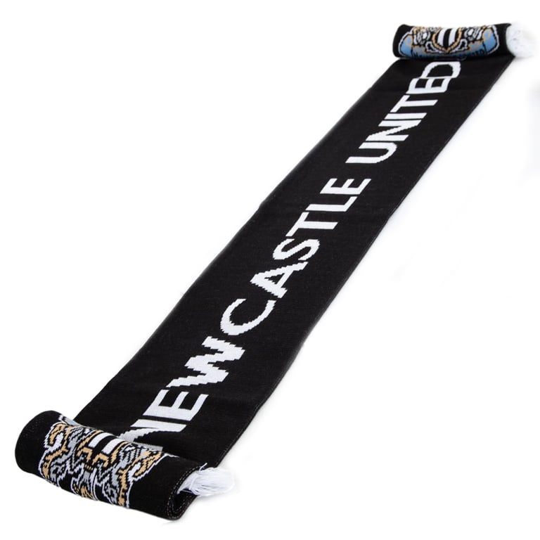 Newcastle United FC Crest Reversible Black Scarf with White Fringe and Jacquard Knit Design