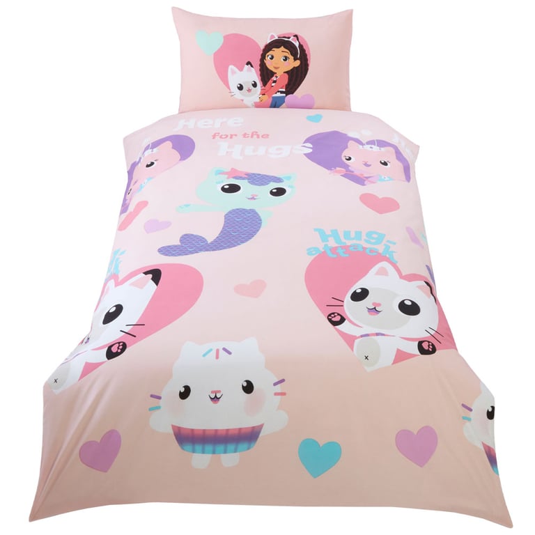 Gabbys Dollhouse Hugs Single Duvet Set - Pink Quilt Cover with Reverse TV Show Characters and Machine Washable Home Textile Set