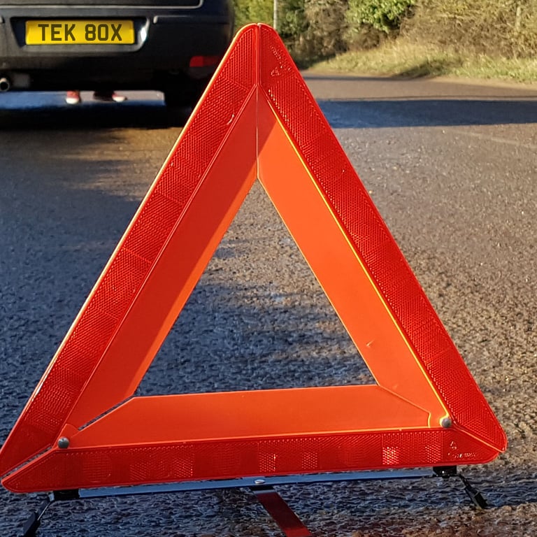 Compact Reflective Car Warning Safety Triangle - Emergency Roadside Assistance