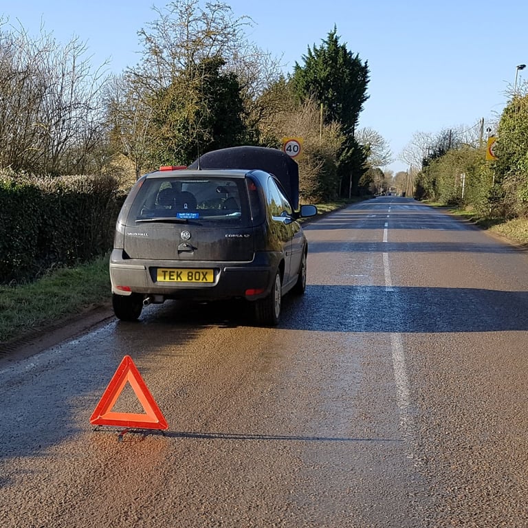 Compact Reflective Car Warning Safety Triangle - Emergency Roadside Assistance