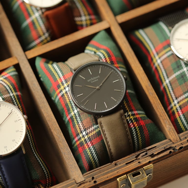 Modern Font Engraving - High-Quality Stainless Steel Minimalist Watch with Urban Grey Strap and Personalized Message