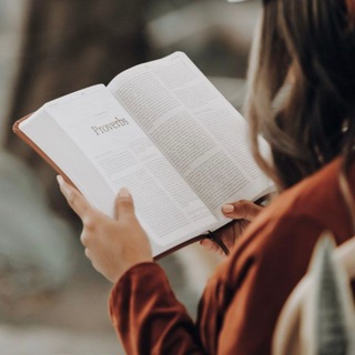 Аватар Телеграм канала "Короткие рассказы📚" @mini_packaz