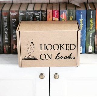 Аватар Телеграм канала "Hooked on books Channel" @hookedonbooksbox