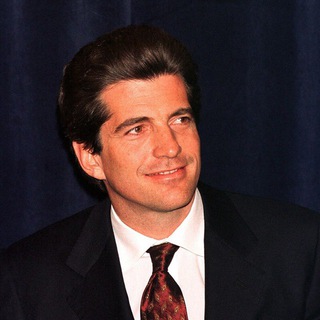 Аватар Телеграм канала "John F. Kennedy Jr." @hsretoucher17