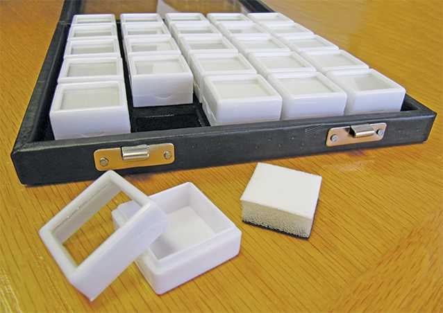 Case with 25 Boxes (25 x 25mm), Glass Top