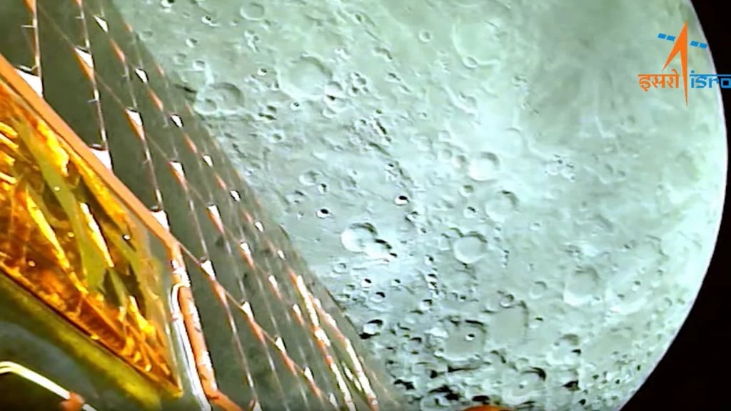 Hamelin Prog: La sonda indiana Chandrayaan-3 è entrata in orbita della Luna! Foto e video strepitosi
