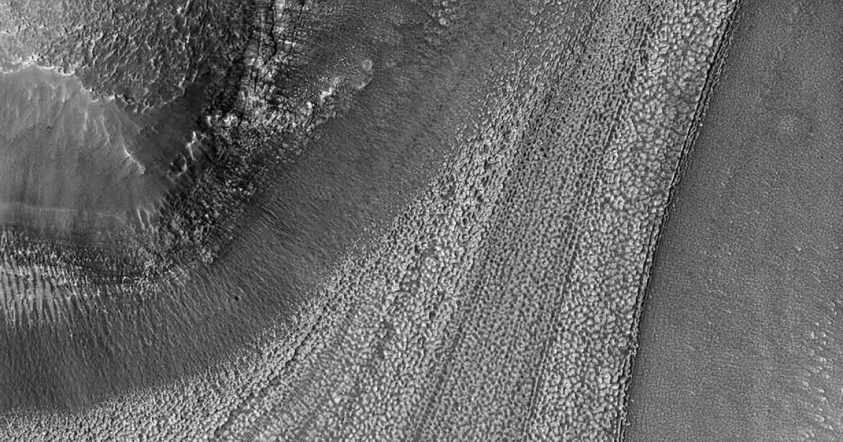 Marcas paralelas en la superficie de Marte fotografiadas – Mr. Codigo