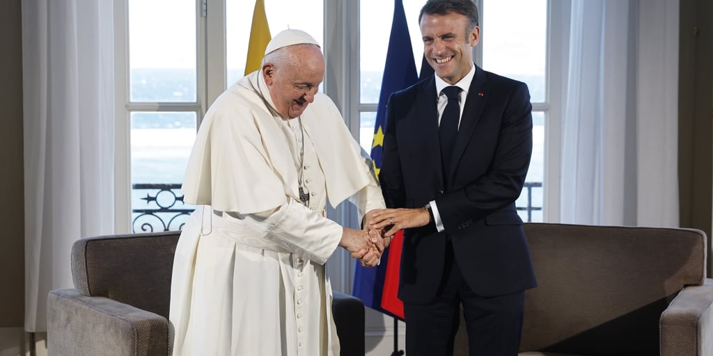 Macron responde al Papa: «Francia no puede acoger toda la miseria del mundo» – Oncenoticias