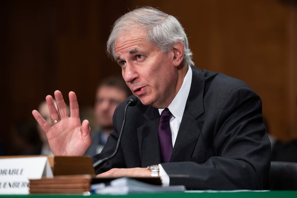 FDIC Chair Gruenberg Faces Pressure to Resign Amid GOP Criticism