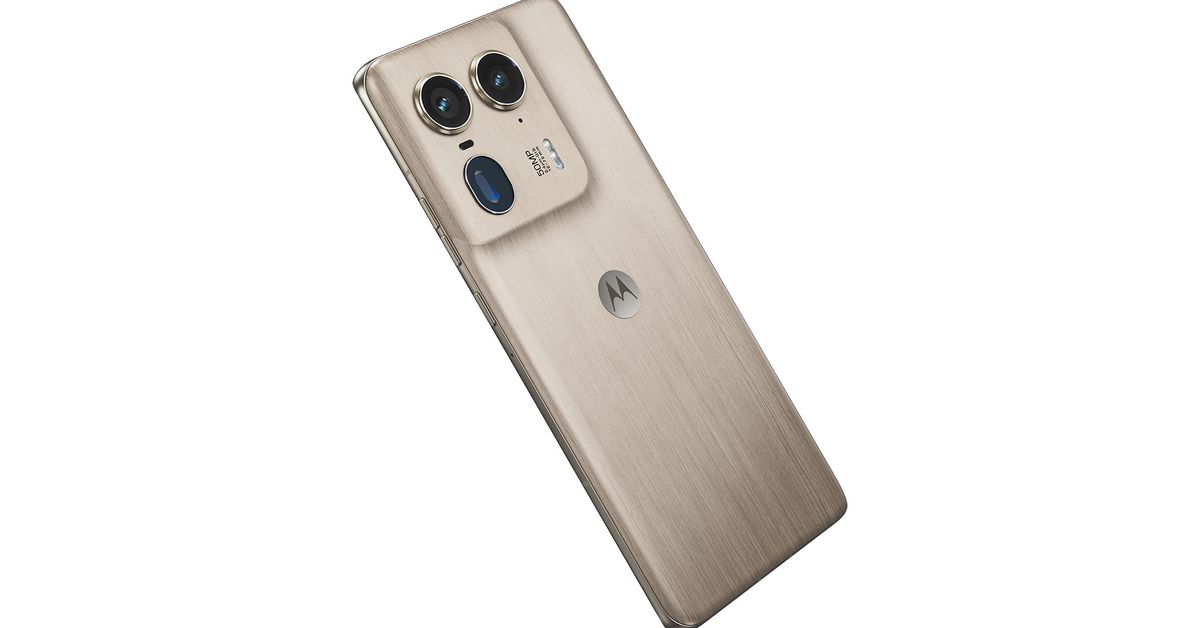 Reviving the wooden phone with Motorolas new Edge series