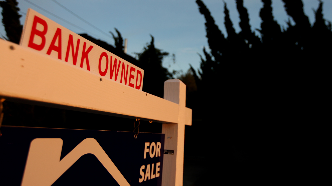 Expert Predicts Challenging Outlook for the US Real Estate Market in