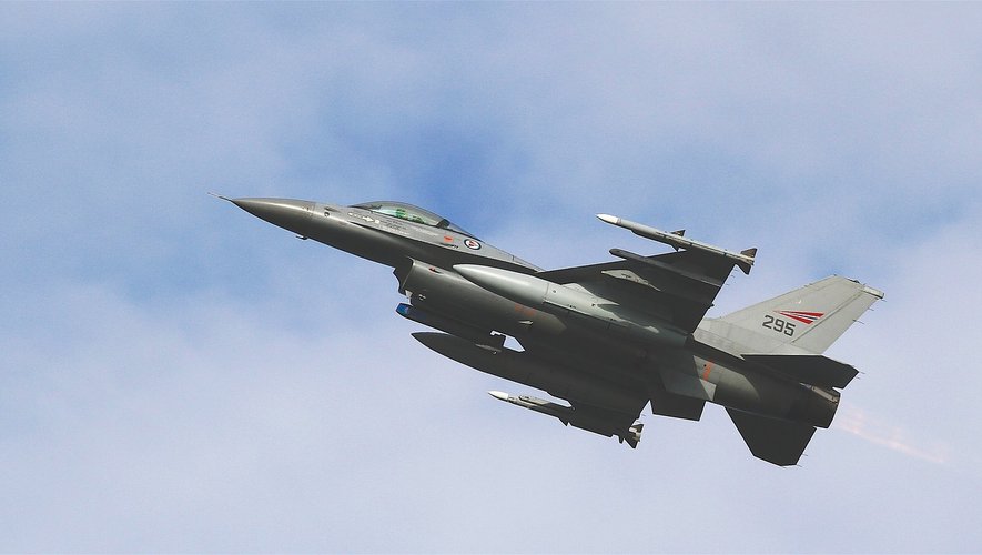 Guerre en Ukraine : la livraison de chasseurs F-16 à lUkraine va conduire à une aggravation du conflit, selon Moscou – Cosmo Sonic