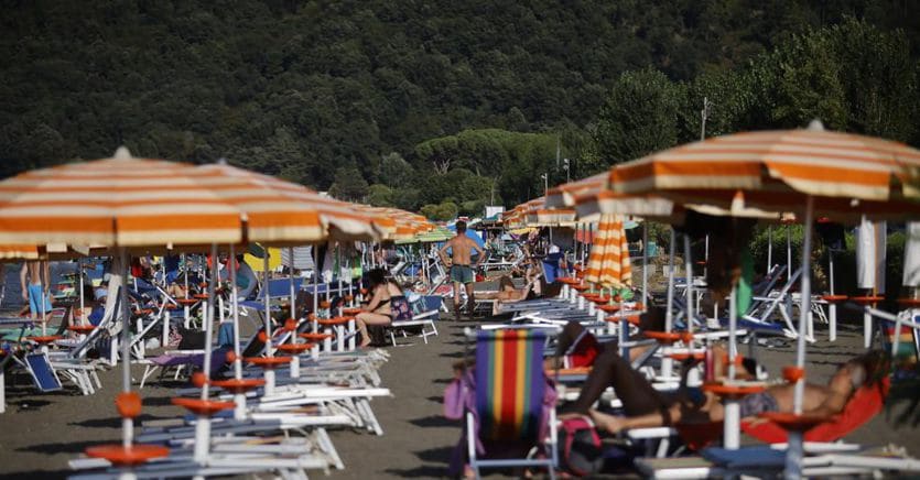 Ferragosto senza sold out: record di turisti stranieri ma italiani in ritirata – Buzznews
