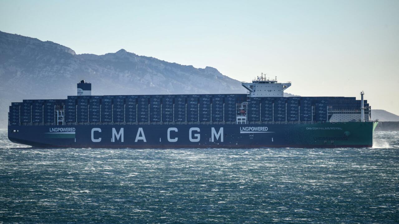 Principales transportistas suspenden operaciones en el mar Rojo por ataques hutíes – Radio Centro