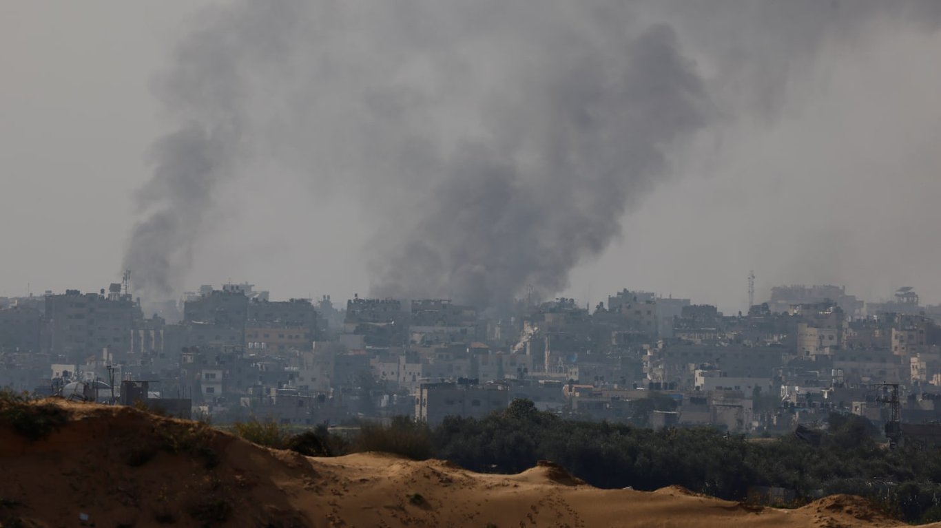 Gaza in Crisis: Israel Amplifies Strikes as Societal Collapse Looms