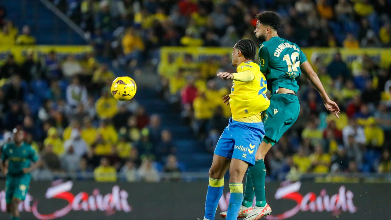 Photo of Chris Ramos rescata in extremis un punto para el Cádiz – Oncenoticias