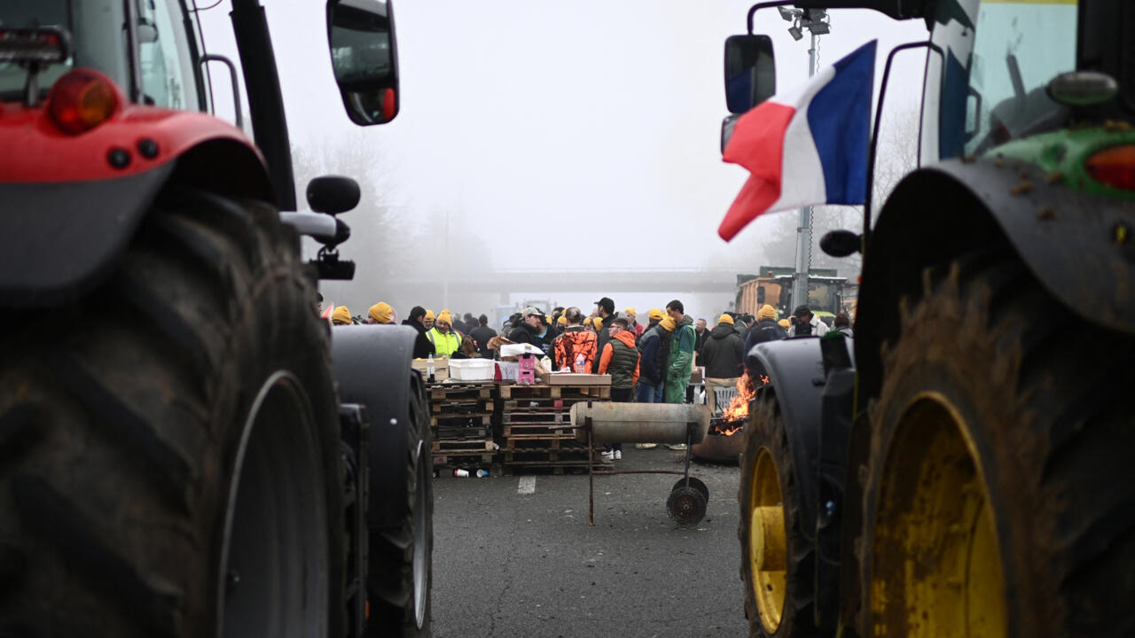 Continued French Farmers Protests Despite Government Concessions