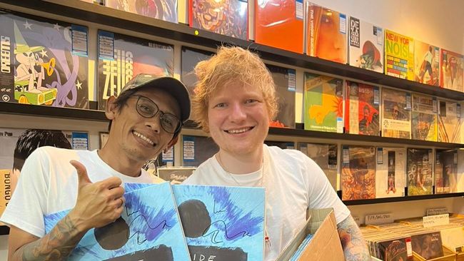 Ed Sheeran Berkeliling di Pasar Santa Jakarta, Ternyata Punya Misi Rahasia – Manadopedia